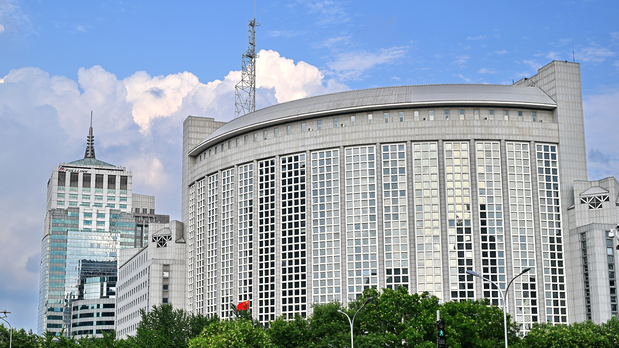 China lodges representation over UK police's excessive law enforcement