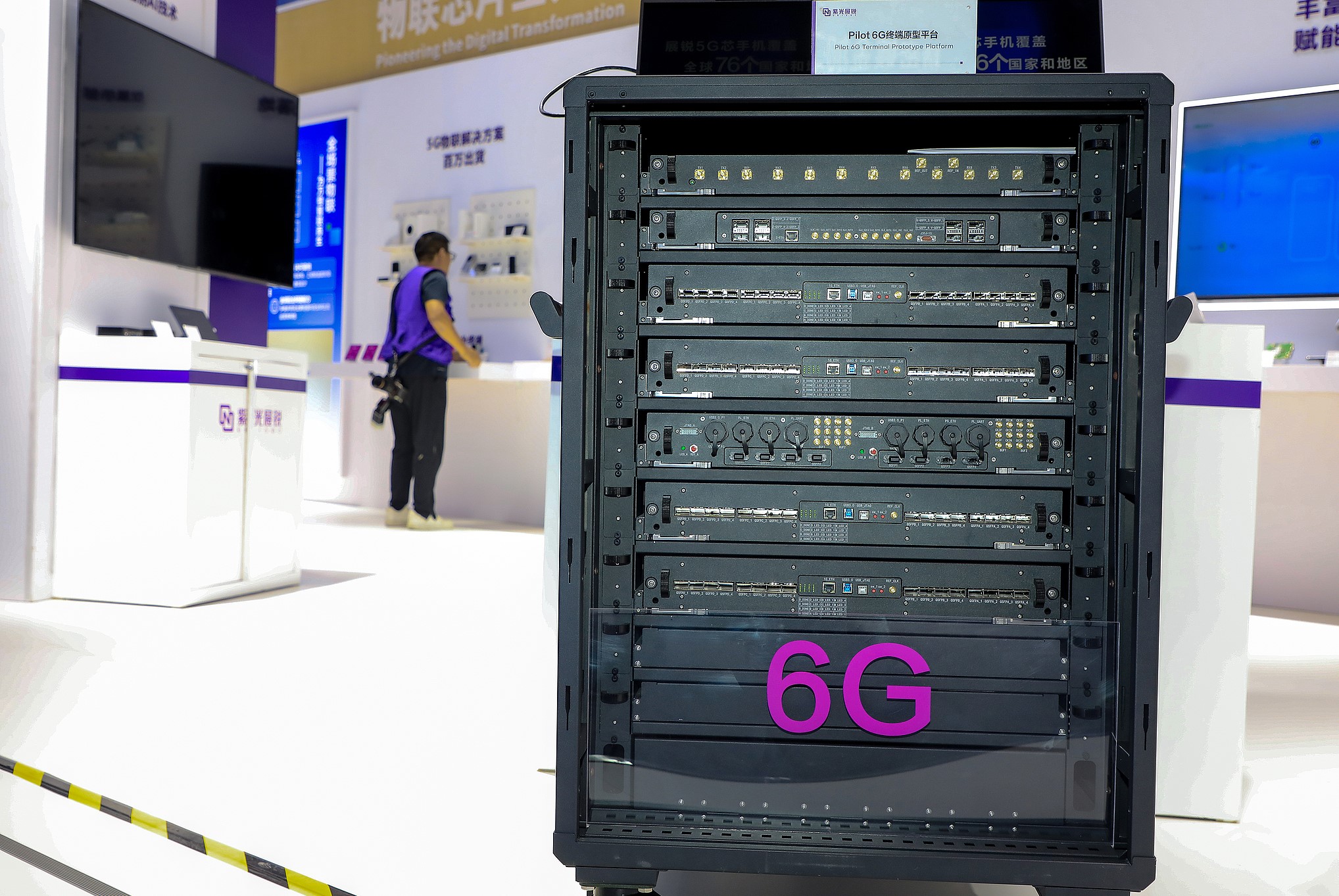 A 6G verification device on display at an expo, Shanghai, October 12, 2026. /VCG