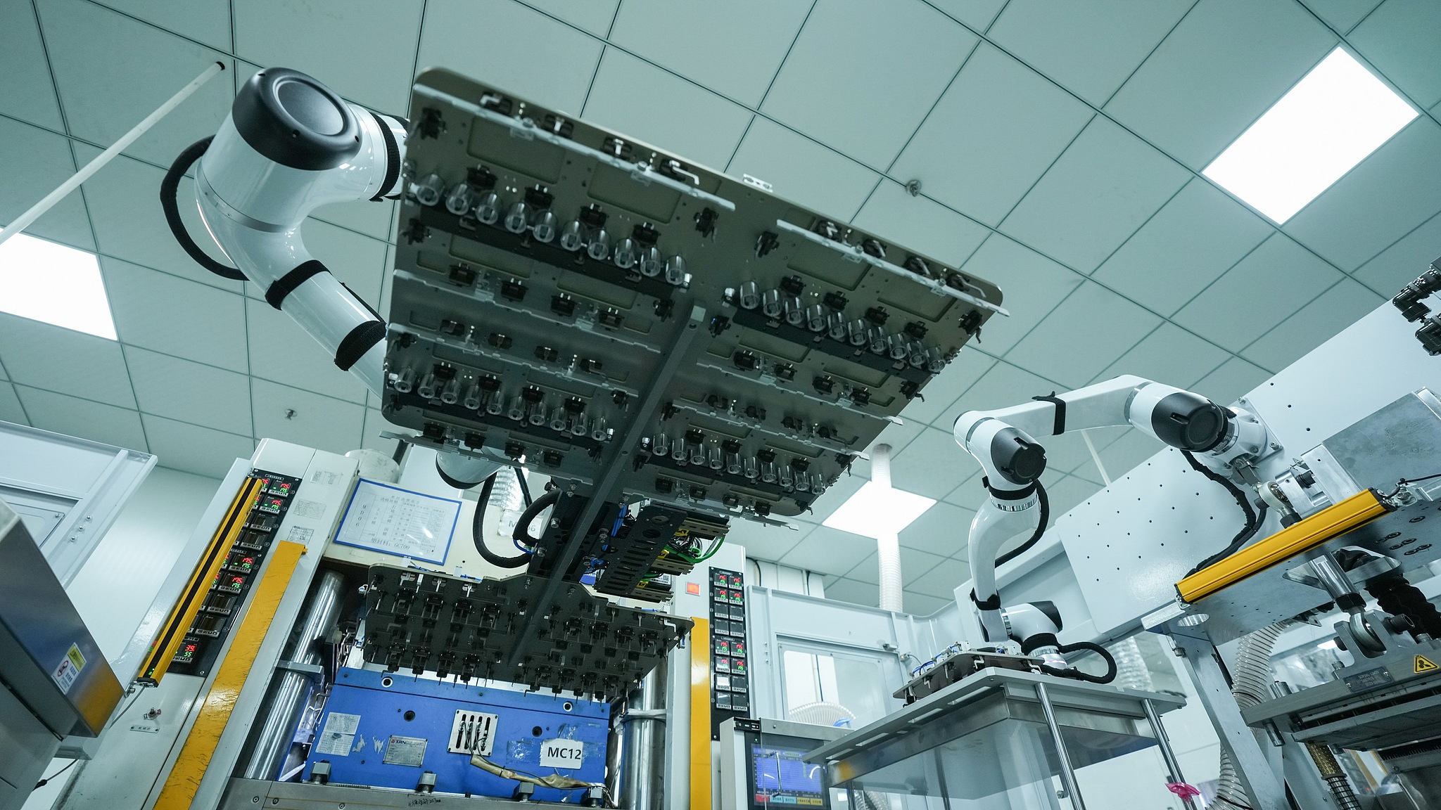 Automated robotic arms perform precision packaging operations in a production workshop in Haikou, Hainan Province, south China, September 8, 2026. /VCG