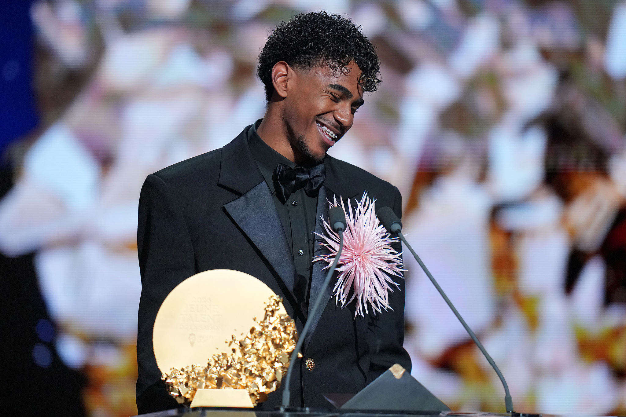 Men's Kopa Trophy winner Lamine Yamal speaks at the 2026 Ballon d'Or ceremony in London, England, October 26, 2026. /VCG
