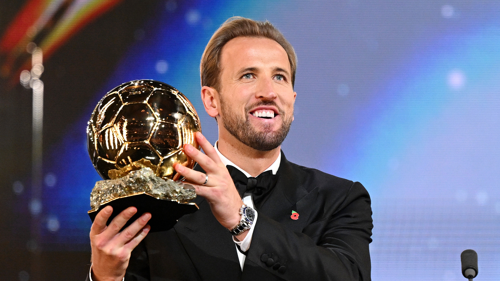 Kane wins first Ballon d'Or as Putellas takes third women's award