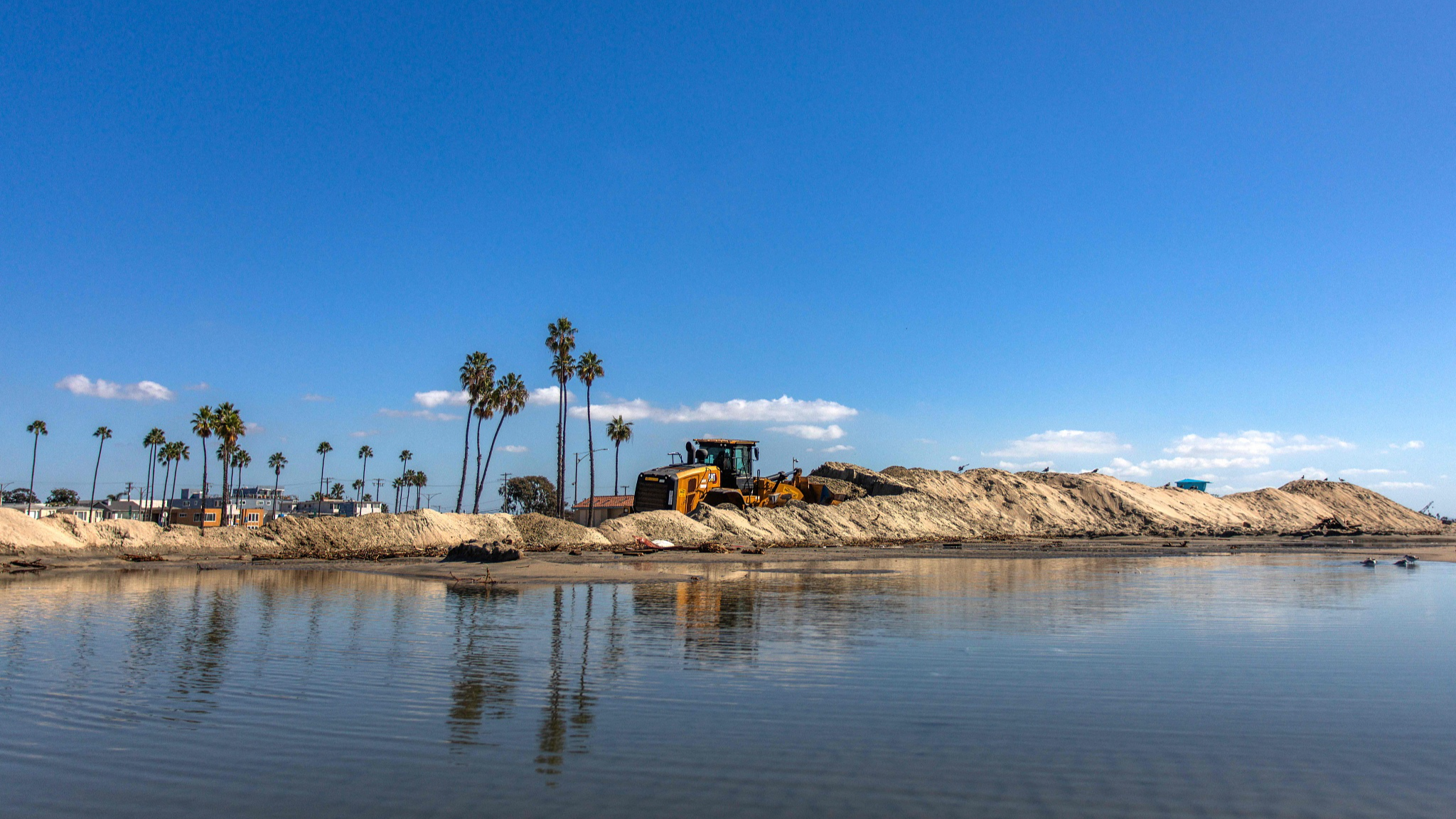 California governor signs orders to prepare for El Niño storms
