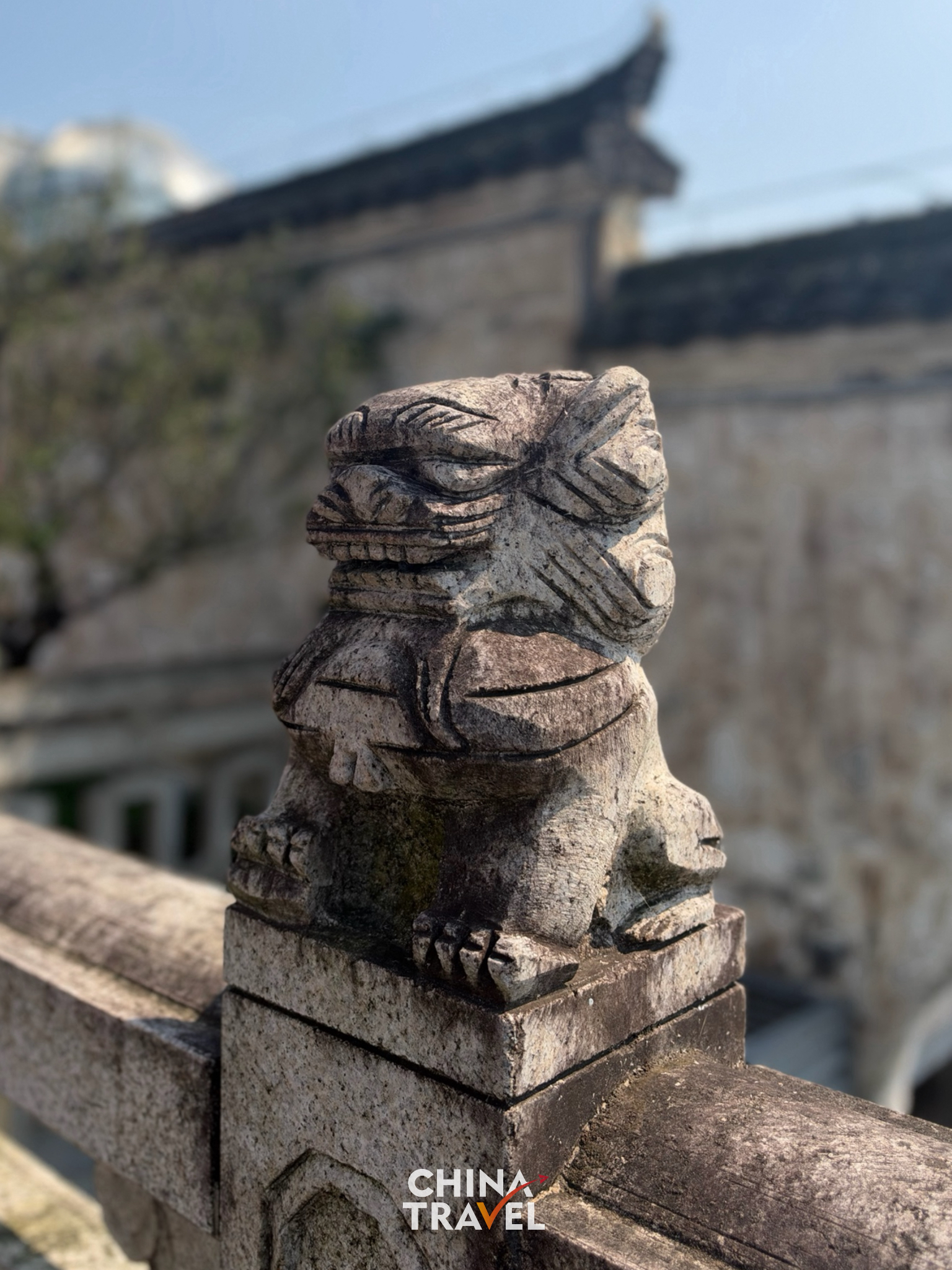 A 500-year-old stone lion carved on the balustrades of Yongfu Bridge, built to ward off floods and protect travelers. /CGTN