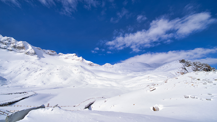 Why are scientists putting 'blankets' on a glacier in China?