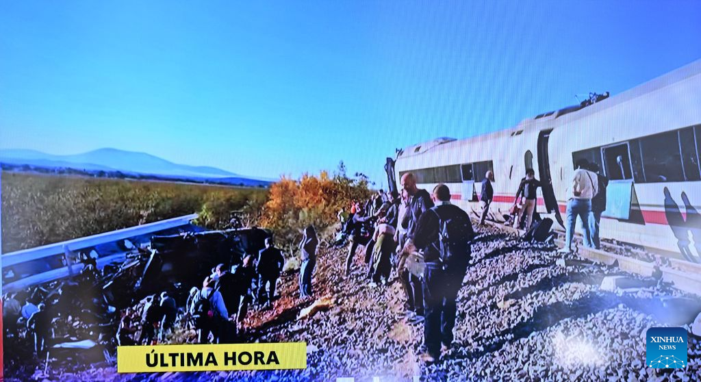This TV screenshot shows the site of high-speed train collision in Toledo province, Spain, October 28, 2026. /Xinhua
