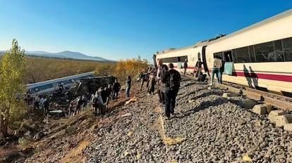 At least 50 dead, 179 injured after 2 trains collide in Toledo, Spain