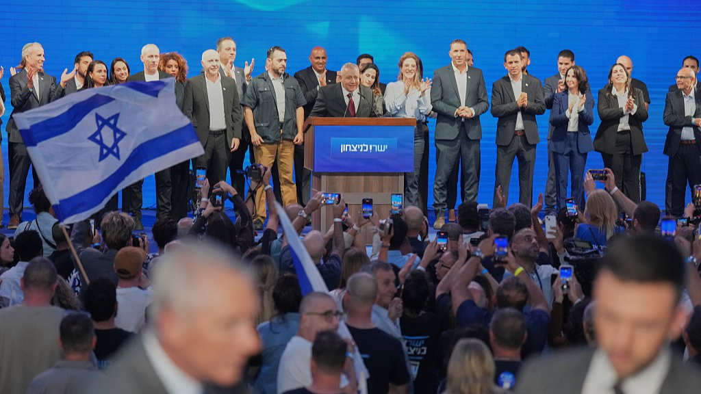 Gadi Eisenkot, leader of the Yashar party, speaks to supporters after the release of the first exit poll results in Israel's general election in Tel Aviv, Israel, October 27, 2026. /VCG