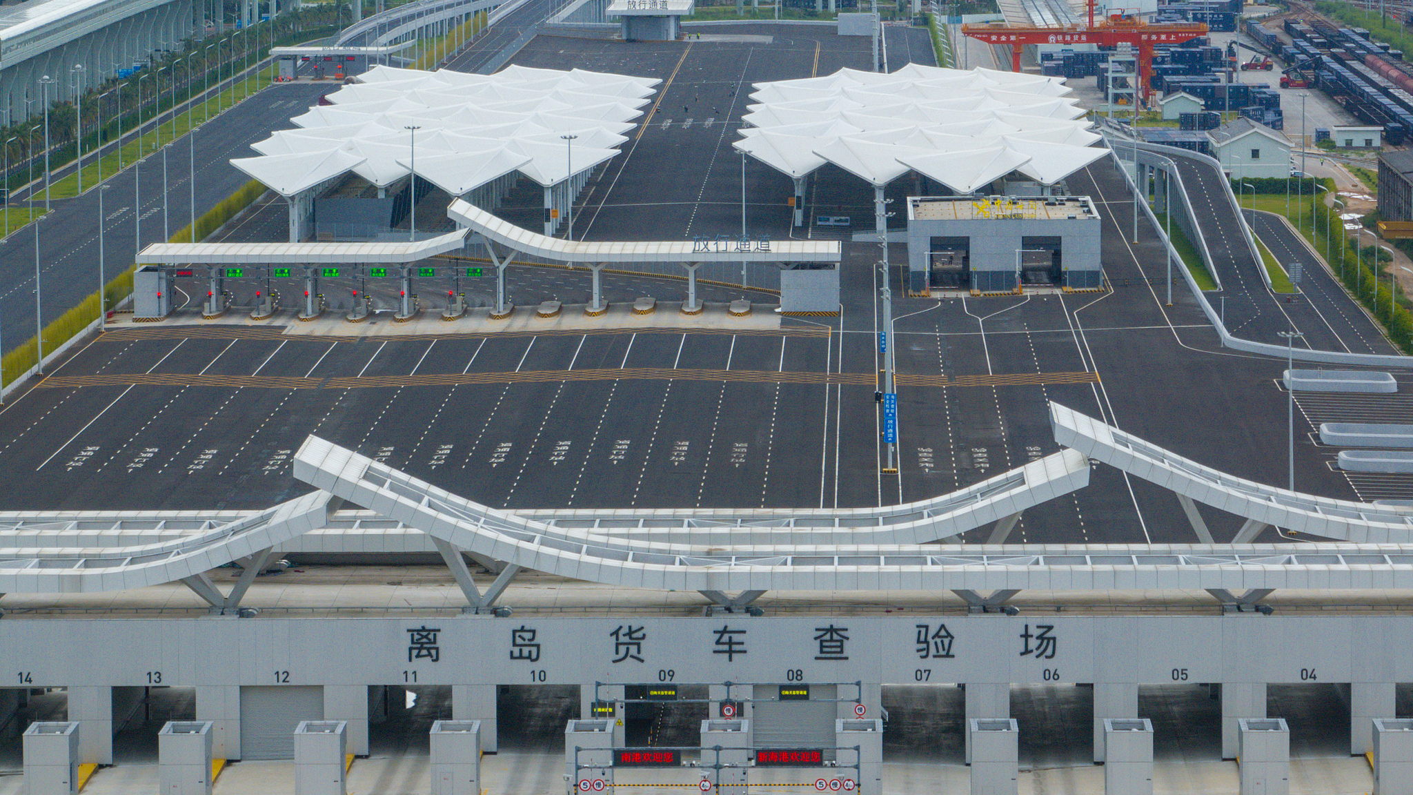 China expands foreign business access at Hainan free trade port