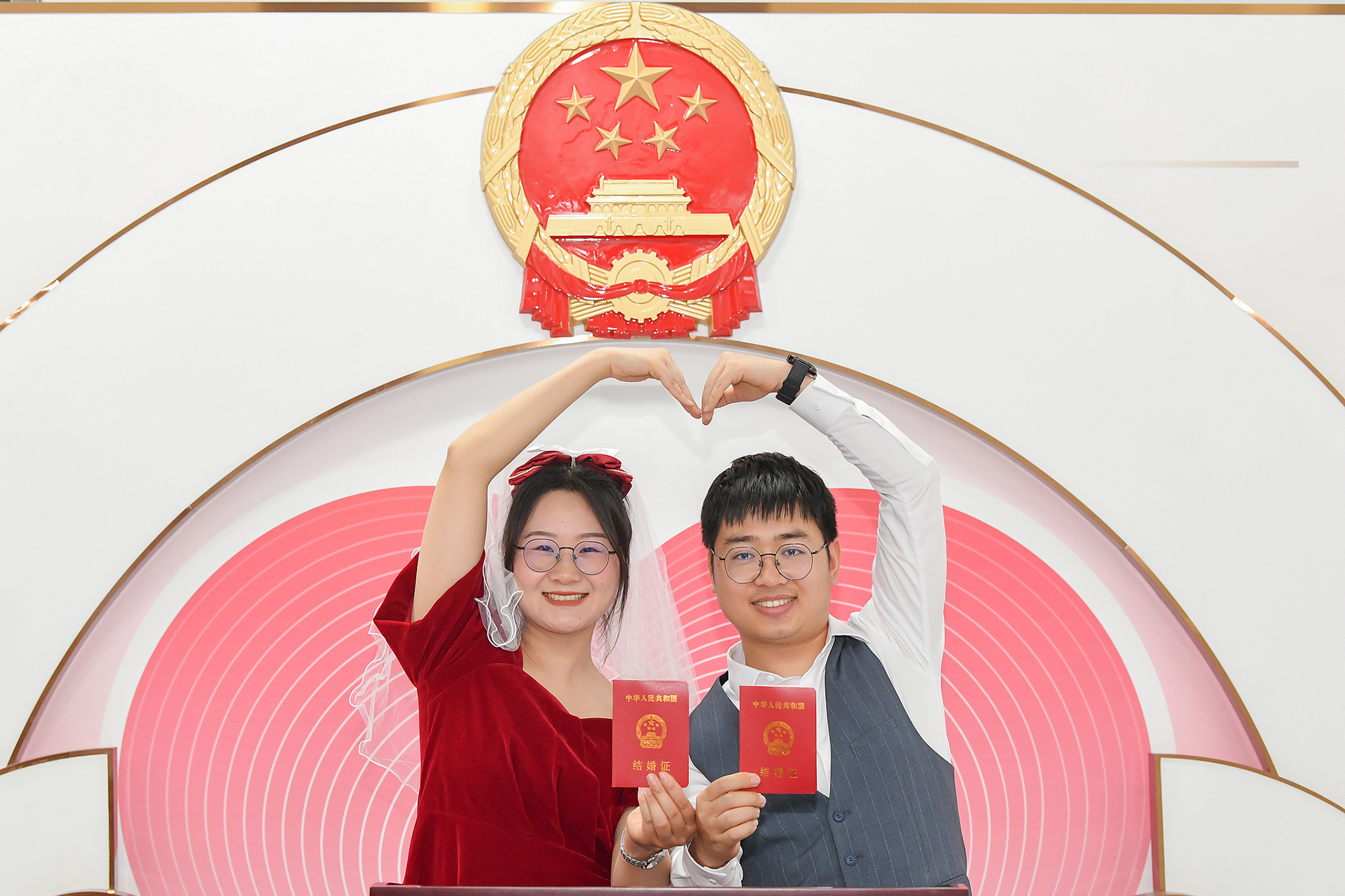 A couple poses for photos after marriage registration at Xingfuba subway station in Hefei, Anhui Province. /VCG