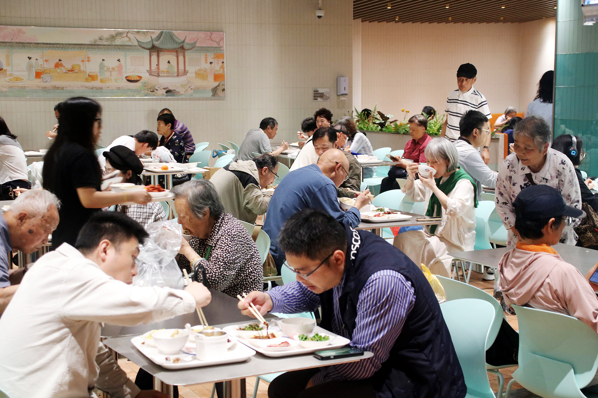 People dine at a canteen inside a subway station in Suzhou, Jiangsu Province. /VCG