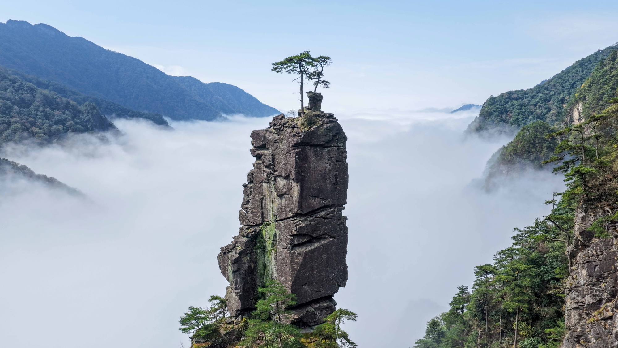 A view of Mount Fanjing wrapped by clouds is seen in Tongren, southwest China's Guizhou Province on October 24, 2026. /Tongren Media Convergence Center