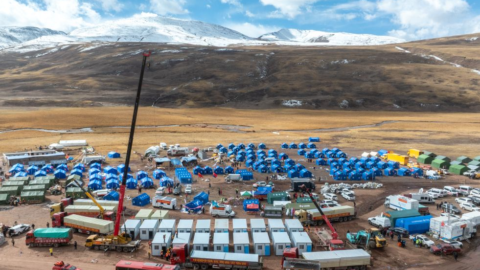 Workers of China Railway Group Limited build prefabricated houses at a quake-hit village in Maru Township of Baqen County, Nagqu City, southwest China's Xizang Autonomous Region, October 24, 2026. /Xinhua
