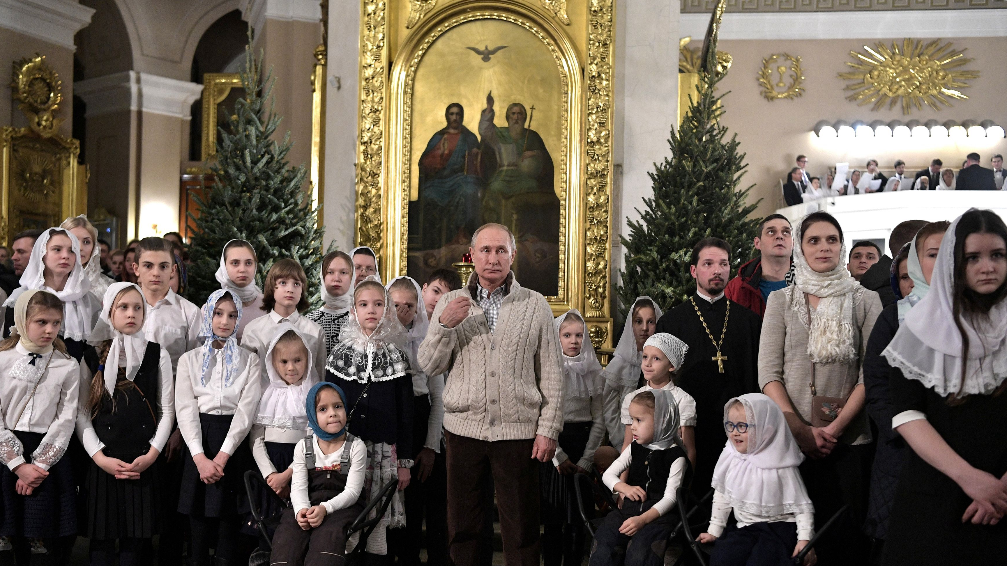 Путин в Спасо Преображенском соборе на Рождество