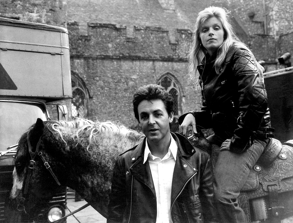 Rare photographs by Linda McCartney on show for first time in Britain ...