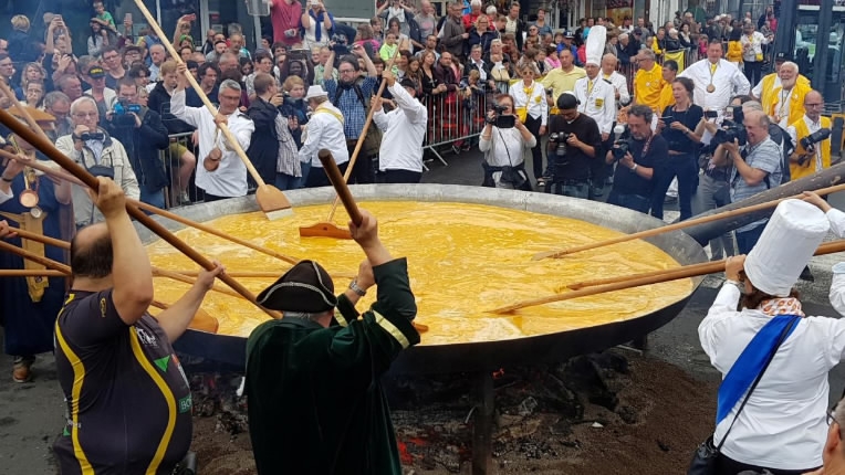 Visitors flock to Belgium's giant omelette festival despite