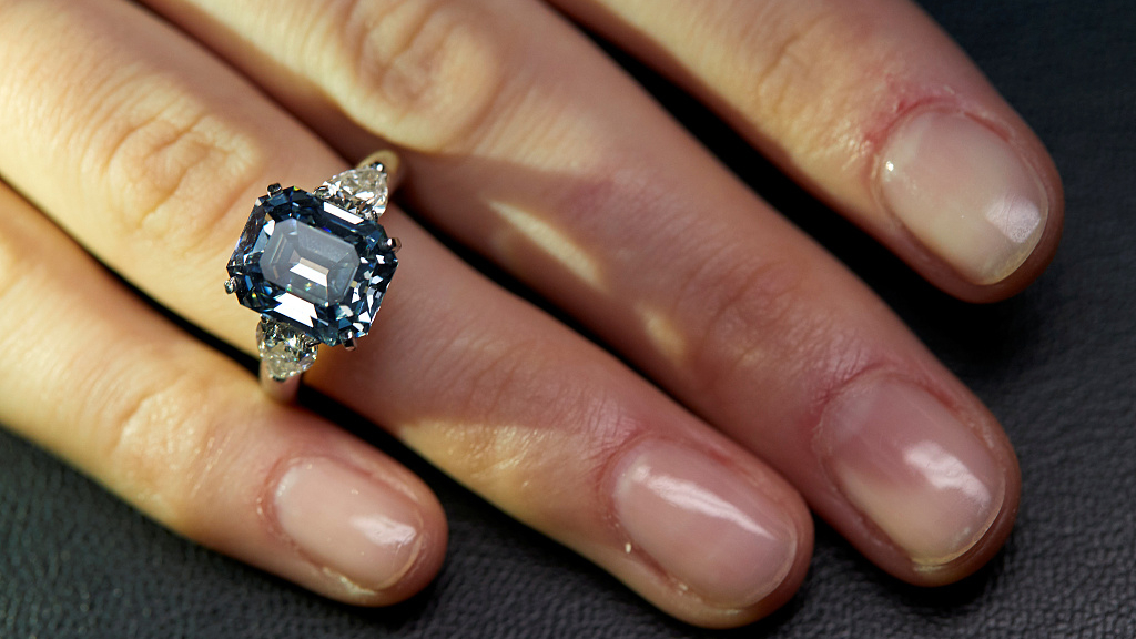 Vibrant and Brilliant Nearly 3 Carat Cushion Cut Sapphire Ring in a Diamond  Halo Setting (GR-5882)