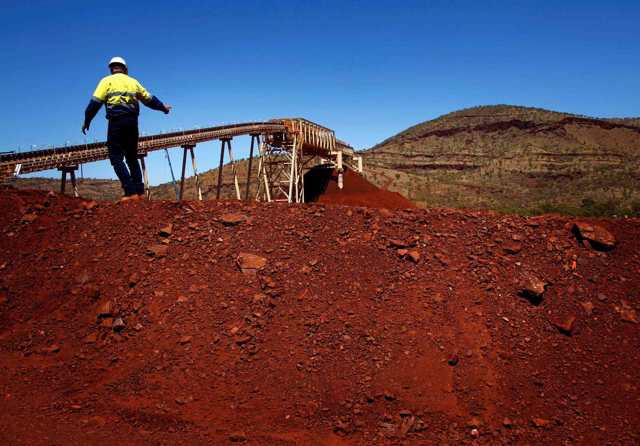 Mining rights. Альпы полезные ископаемые. Rio Tinto горнодобывающее предприятие. Anglo American Iron ore. Полезные ископаемые Италии фото.