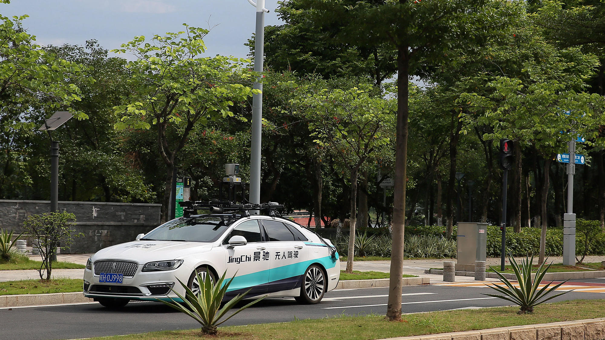 Résultats de recherche d'images pour « CHINA unveils DRIVERLESS CAR completely remote-controlled over 5G »