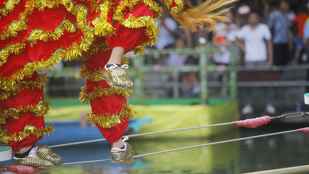 Live Malaysia hosts 1st Water Stilt Lion Dance Championship CGTN