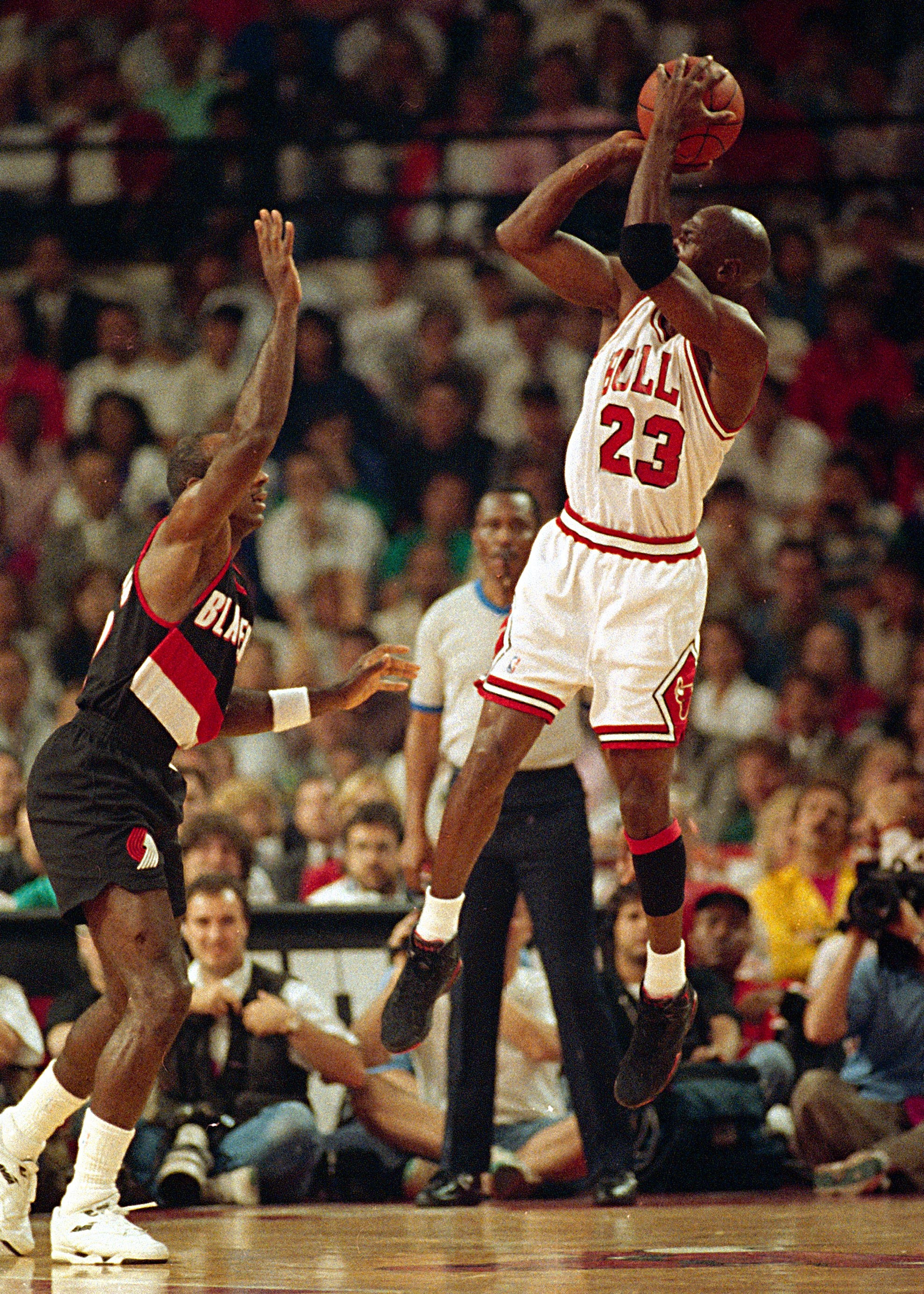person montering Fantasi Michael Jordan's six NBA championships: 1992, breaking all doubts - CGTN