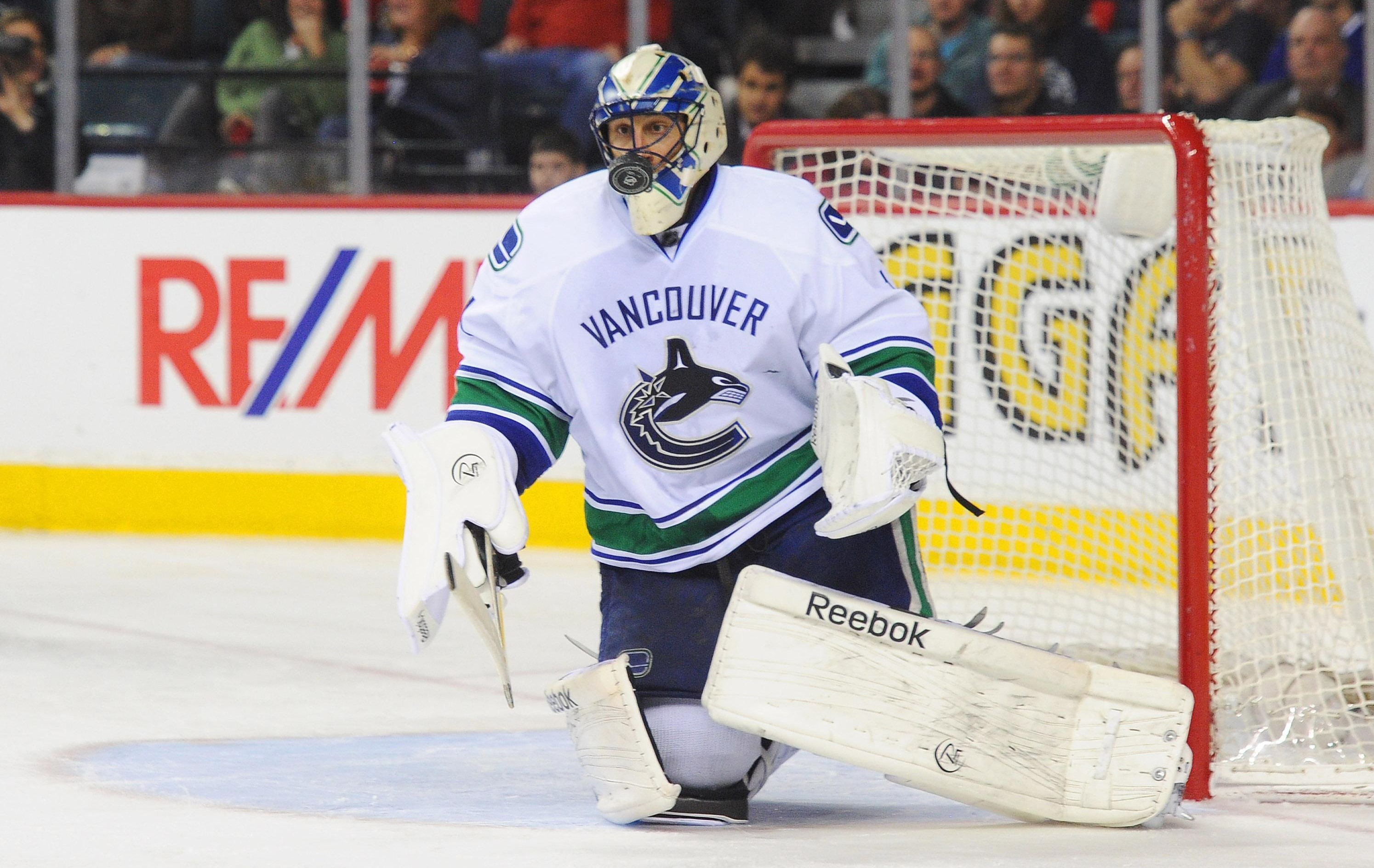 Canucks' Should Absolutely Retire Roberto Luongo's Jersey