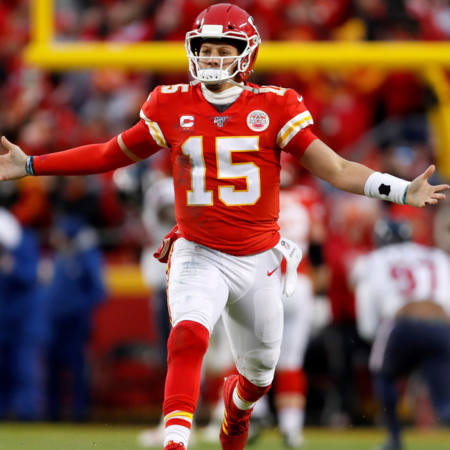 Chiefs rally past Texans, Packers hold off Seahawks