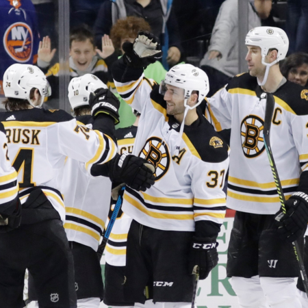 Bergeron scores on power play in OT, Bruins top Isles 3-2 - CGTN