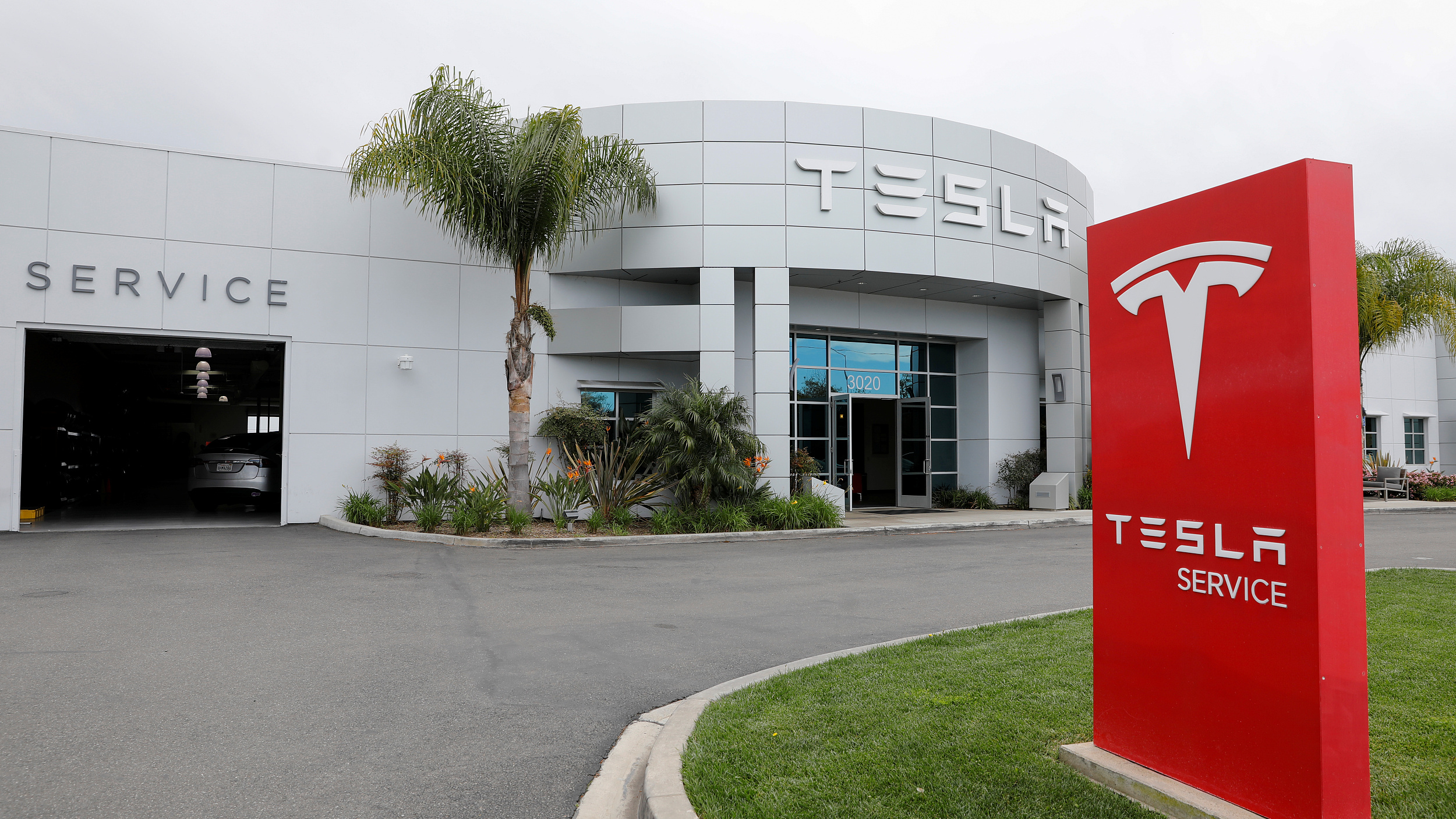 Tesla U.S. vehicle factory to suspend production due to coronavirus - CGTN