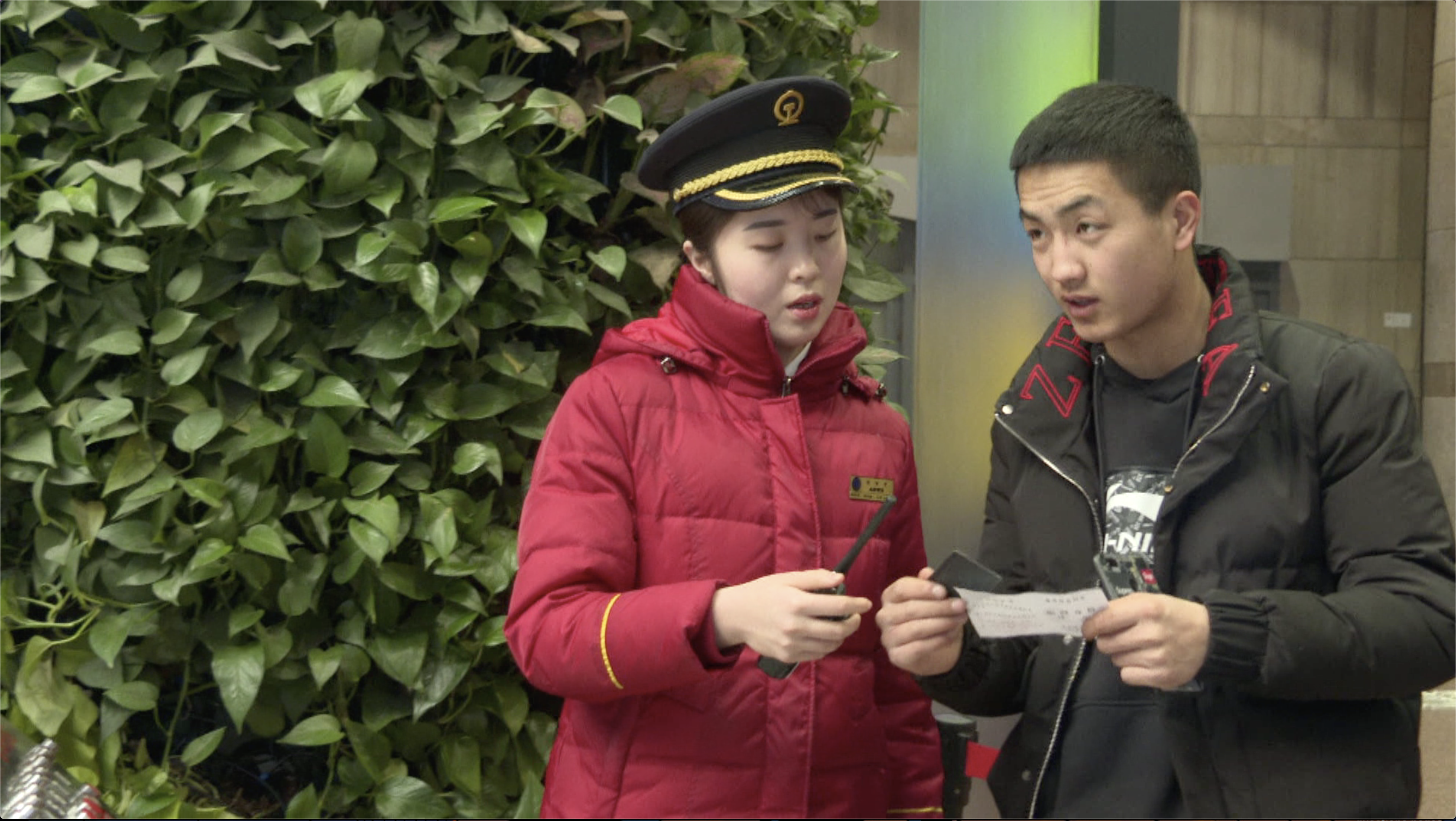 Blessed girl warms Beijing West Railway Station