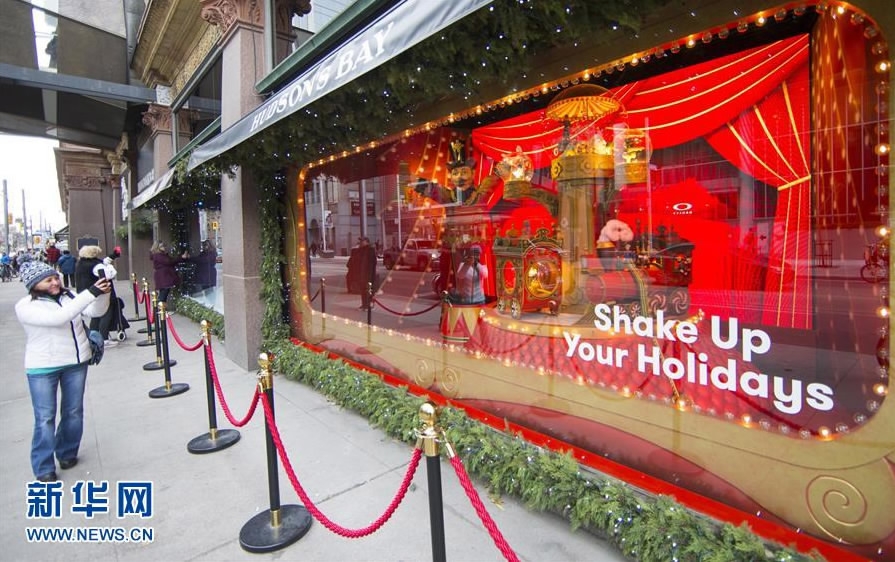 Hudson's Bay holiday window displays in Toronto are changing