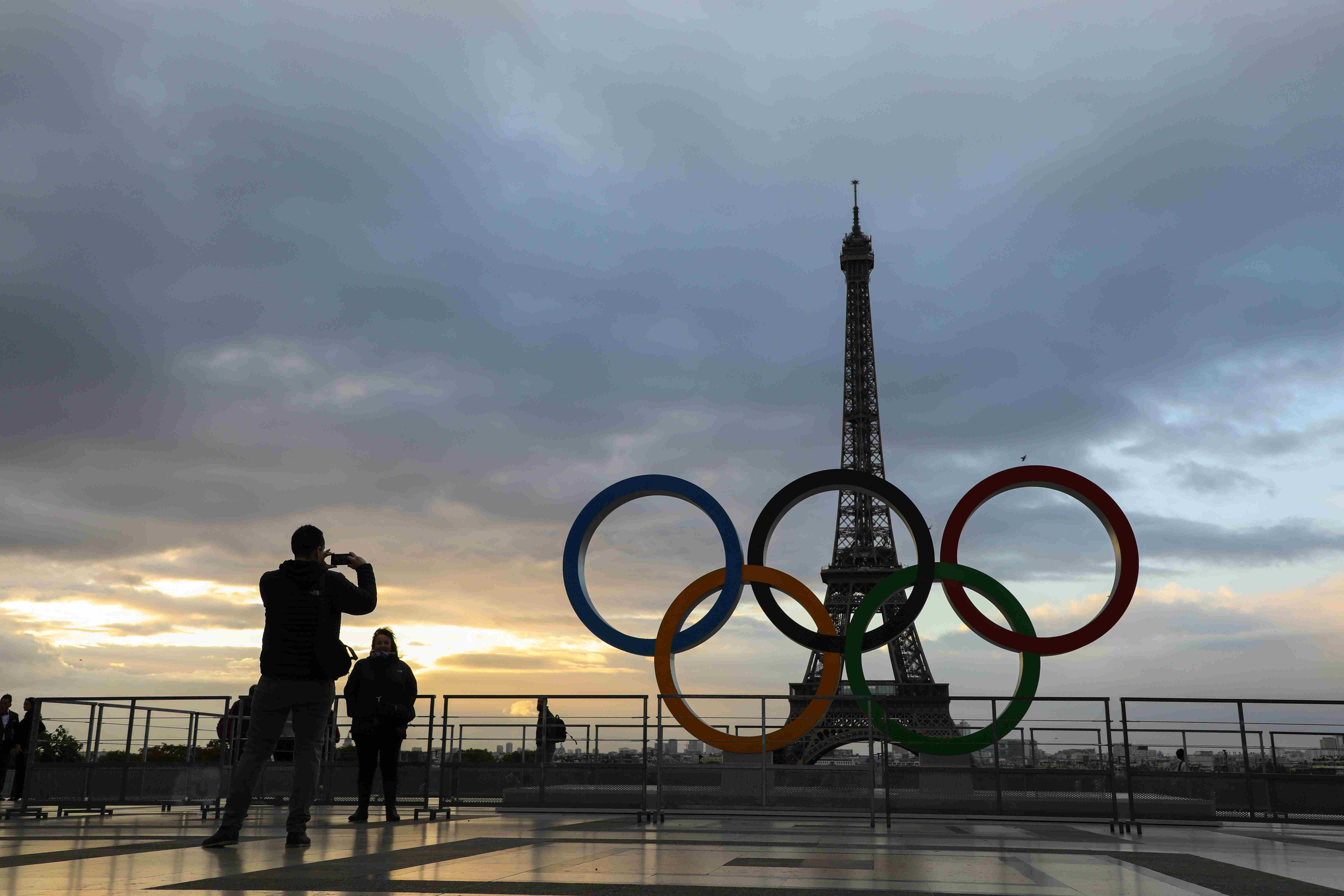 Eiffel Tower gets security boost amid terror threats - CGTN