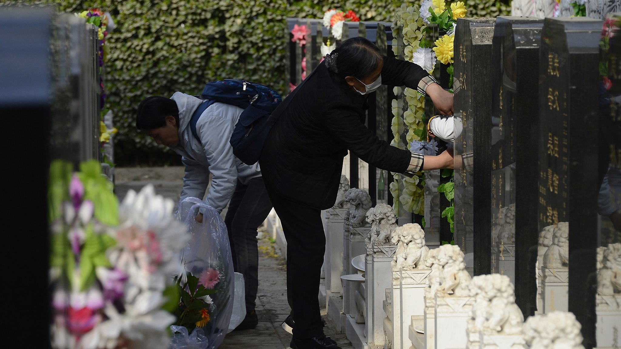 Crystalized ashes to be preserved for free at Shanghai cemetery - CGTN