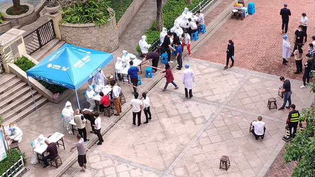 People get tested for COVID-19 at a free nucleic testing stand located inside a community in Guangzhou, China, April 19, 2020. /CGTN