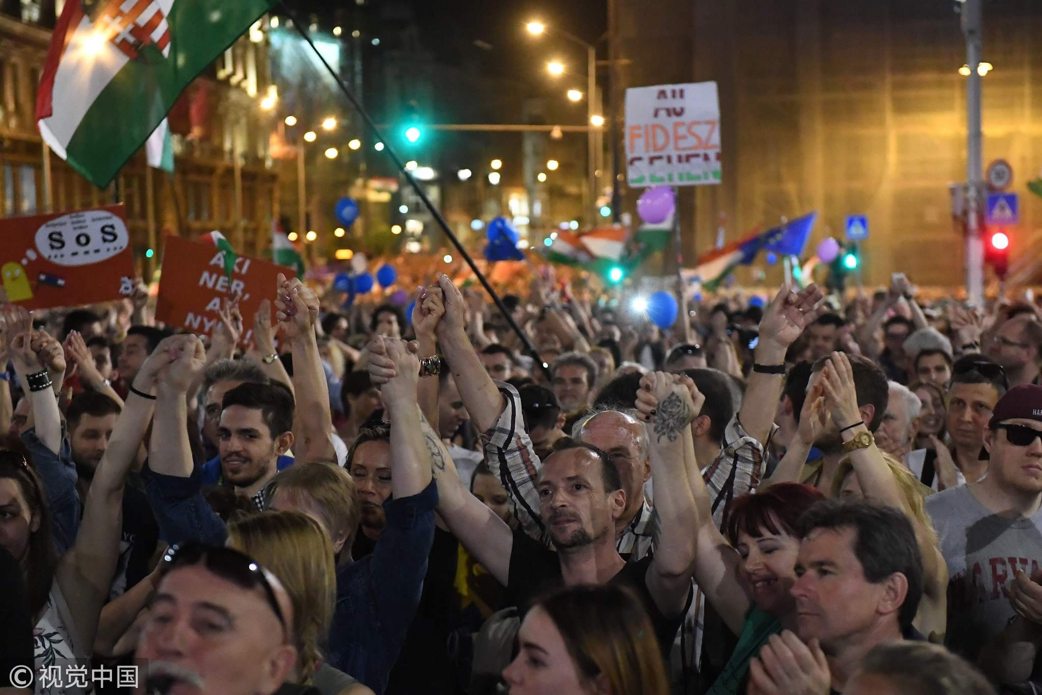 Second Massive Demonstration Against Hungarian PM Held In Budapest - CGTN