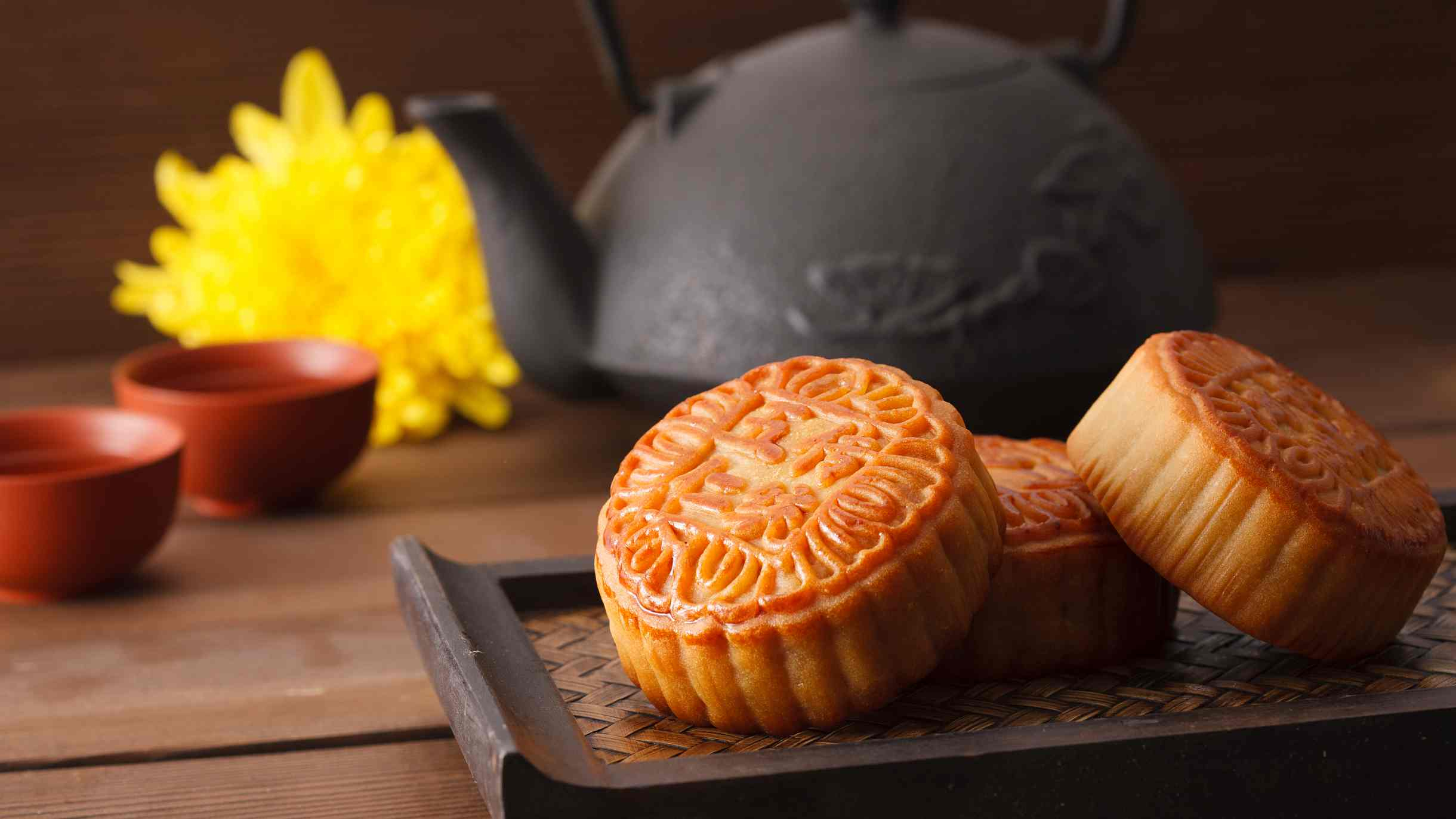 The Chinese Pulse  Mooncakes, a new buzz tool for luxury brands!