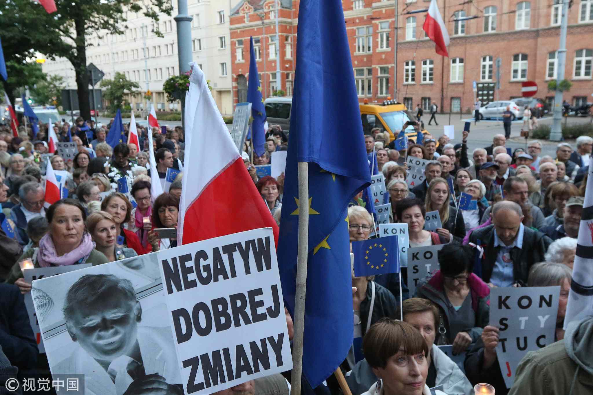 Polish Top Judge Defies Retirement Law Returns To Work Cgtn