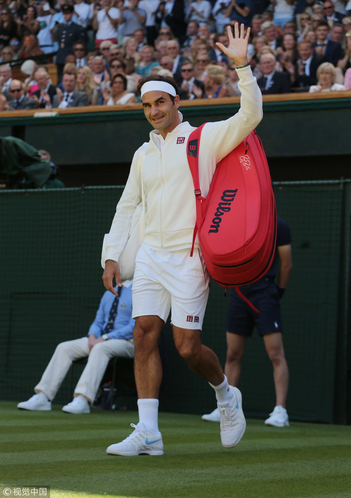 Federer appears Wimbledon with Uniqlo Nike - CGTN