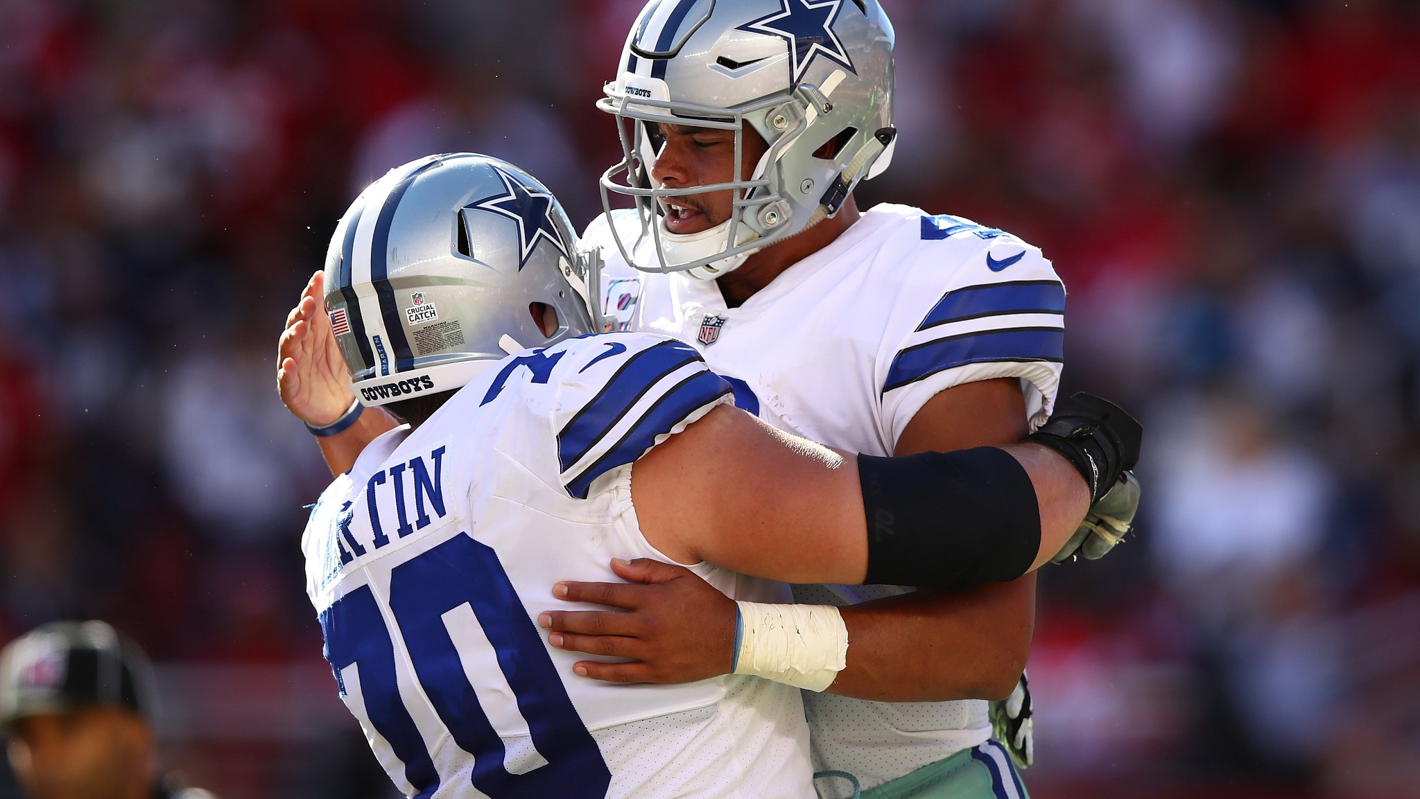 Report: Cowboys' Zack Martin Signs 6-Year Contract with Record