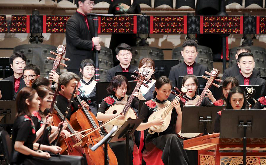 Русские песни в китае. Китайский оркестр. Оркестр театра Китая. Китайский народный оркестр. Японский оркестр.