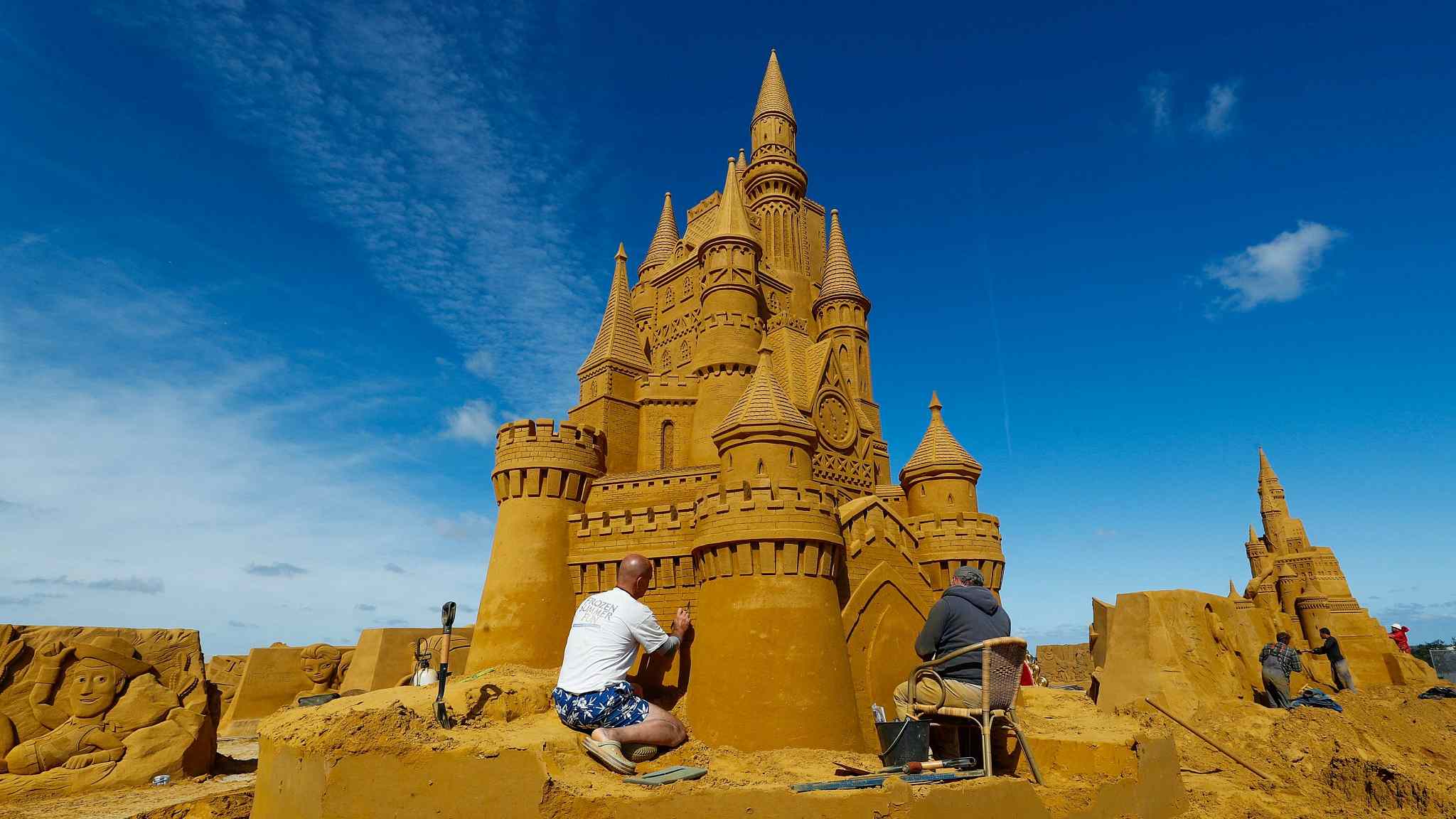 Sven and Christoff from the Disney Film Frozen, sand sculptures, Sand  Sculpture Festival Frozen Summer Sun, Oostende, West Flanders, Belgium,  Europe. - Album alb3865046
