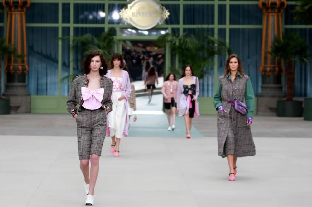 'All-aboard' the Chanel Express for debut Viard collection - CGTN
