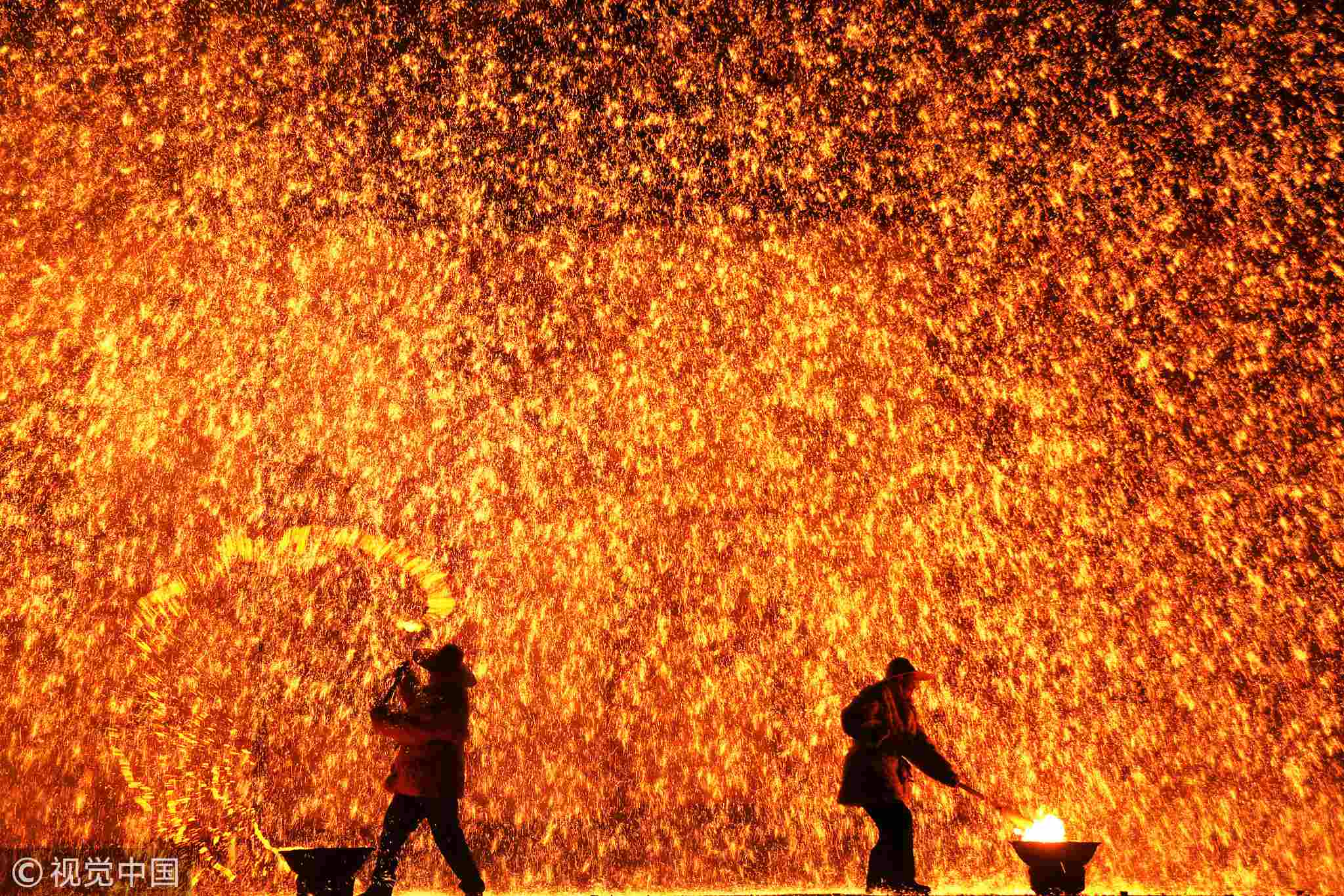 'Dashuhua' – China's unique molten iron throwing tradition - CGTN