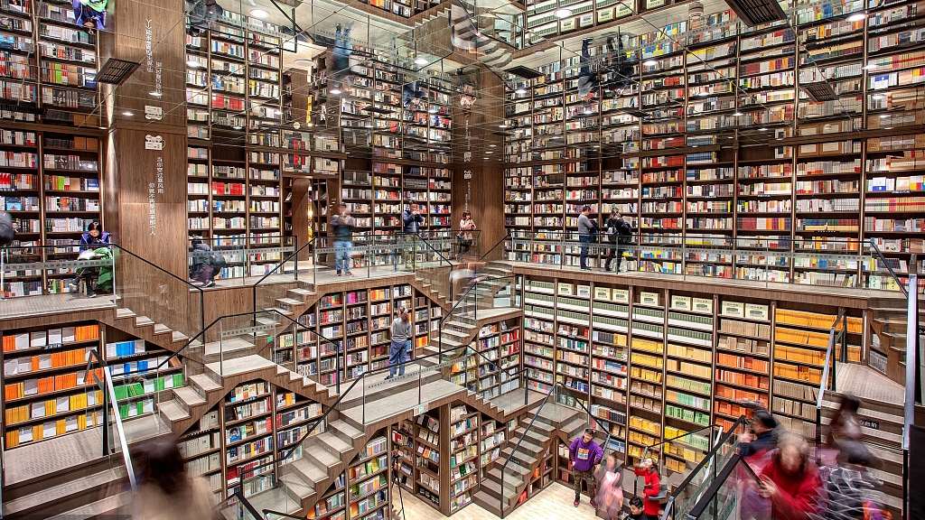 Chongqing's new hypnotizing bookstore sees visitor surge after debut - CGTN