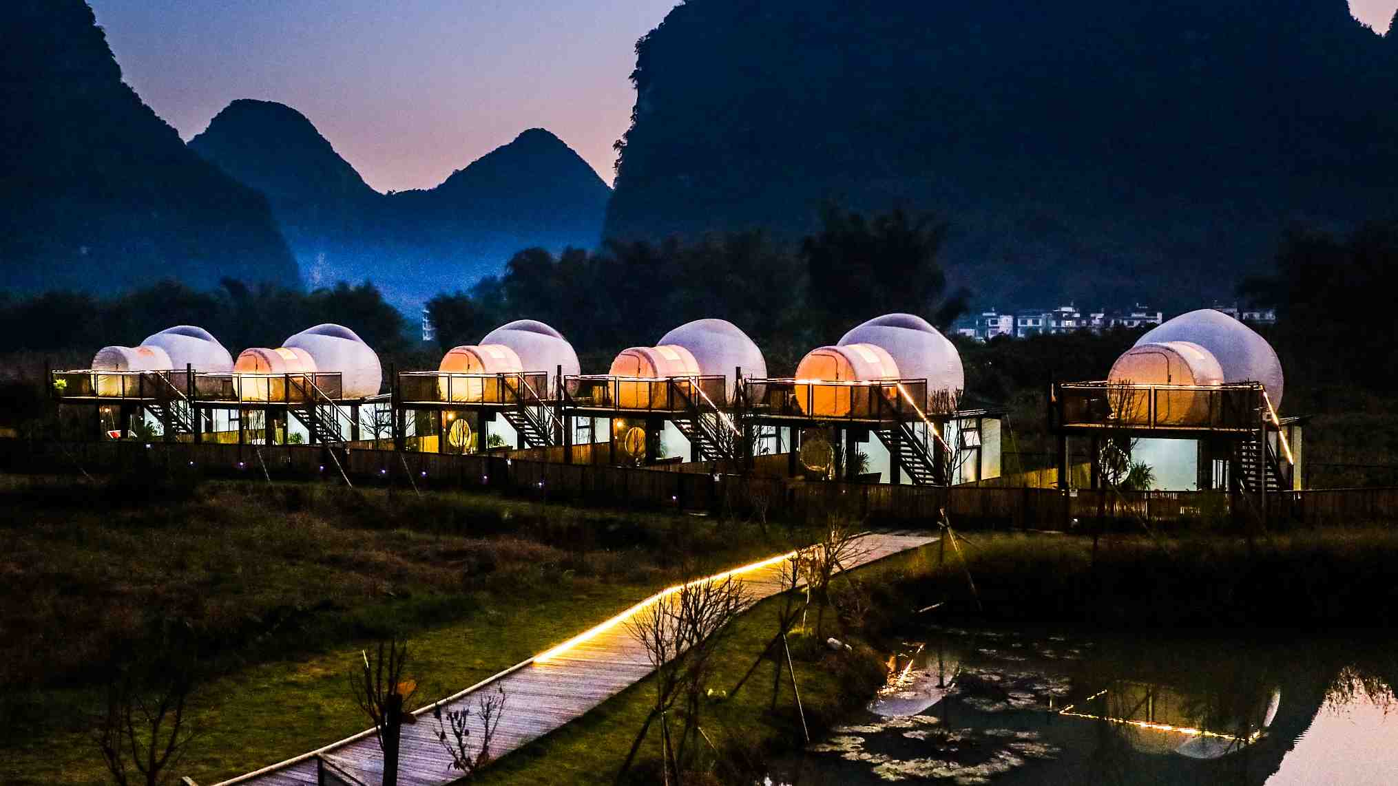В Китае открылся отель с номерами-пузырями 2