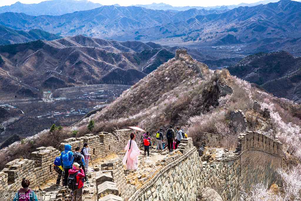 Peach flowers bloom at Xiangshuihu Great Wall - CGTN