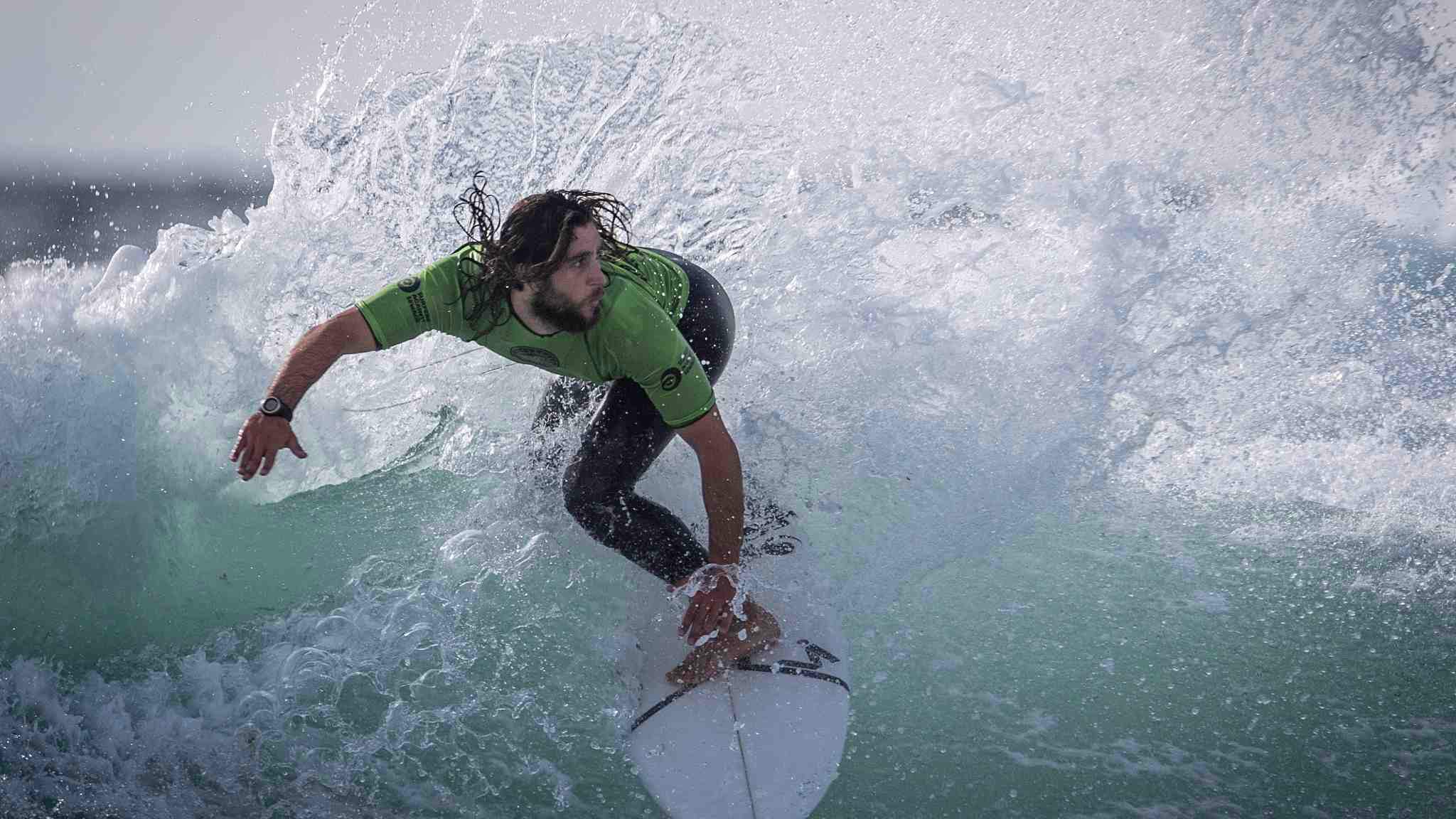 World surfing competition kicks off in the UK CGTN