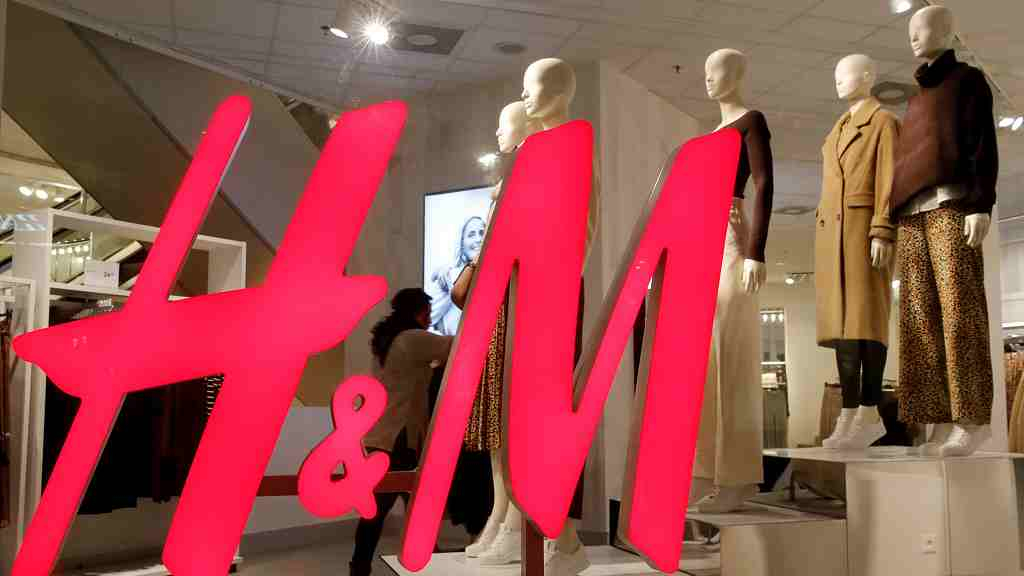 Fashion backwards? H&M to start trial sales of vintage garments - CGTN