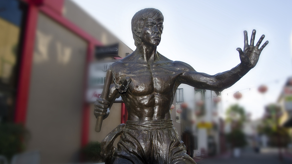 Statue of Bruce Lee permanently installed in Los Angeles Chinatown - CGTN