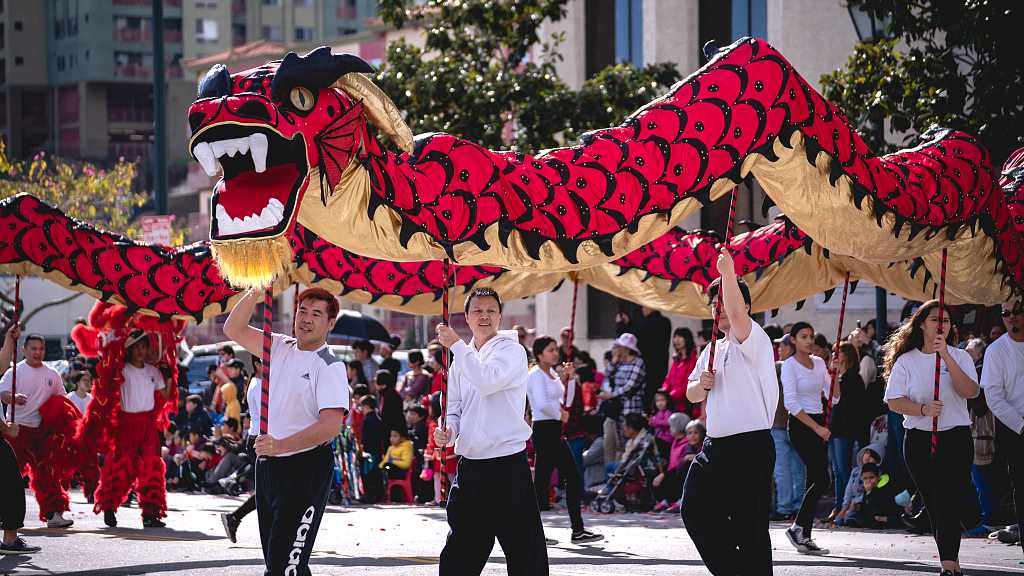 Golden Dragon Parade for Chinese New Year held in LA Chinatown CGTN