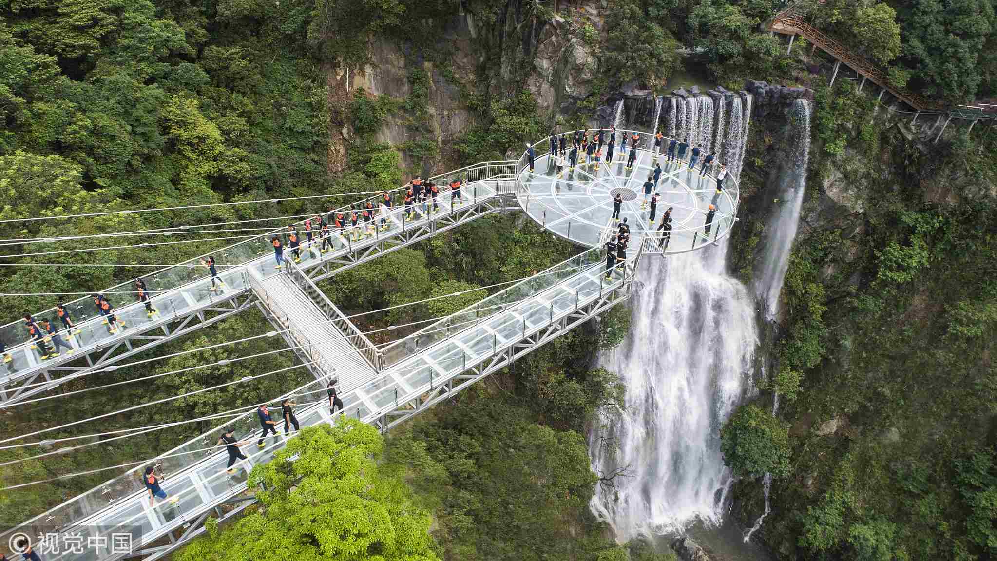 Glass Bridge Trio Opens In Southern China Cgtn 